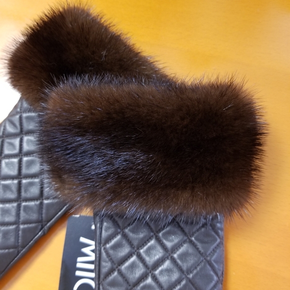 $275 Mitchie's Leather Gloves with Wool Lining & Mink - Picture 5 of 7